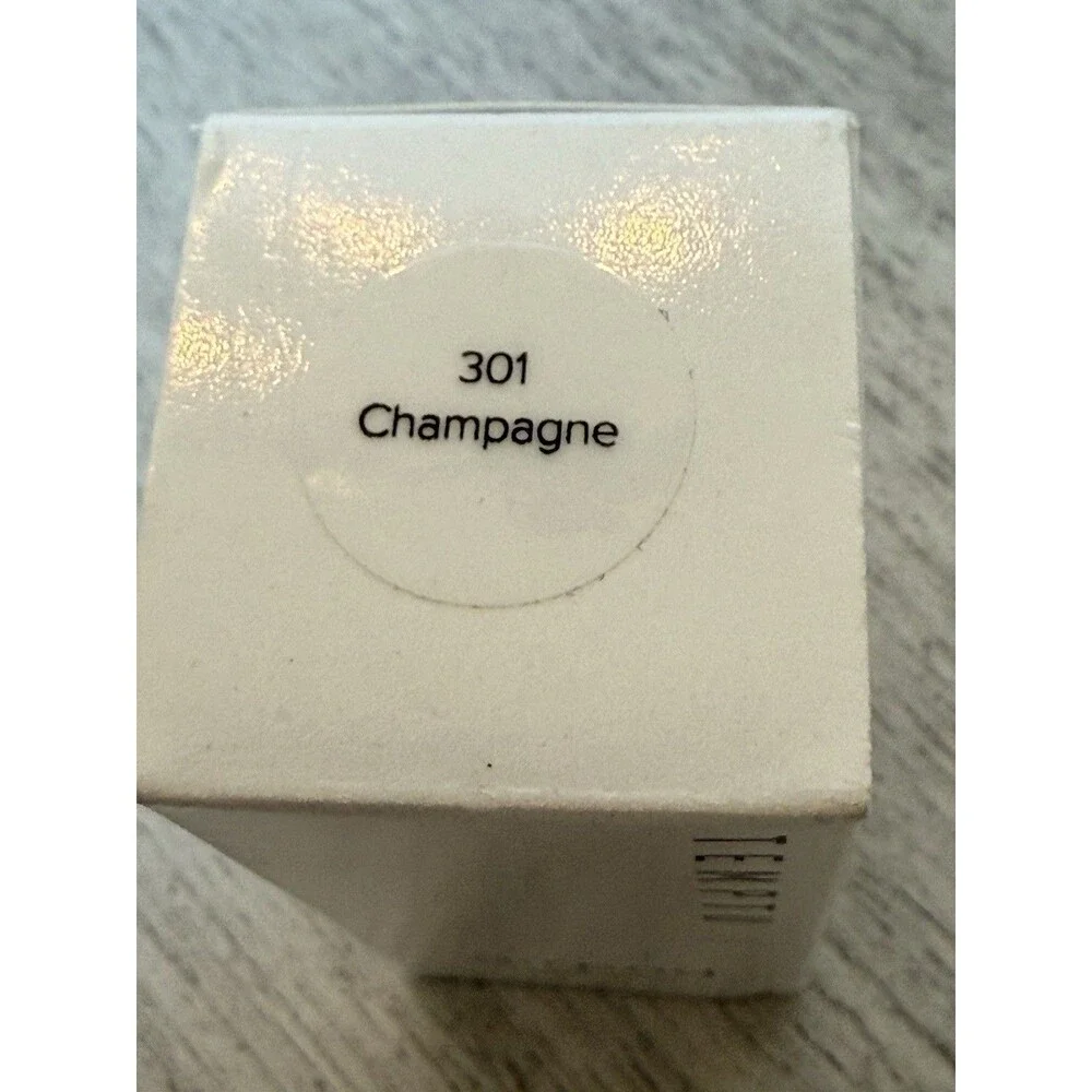Temptu AirPod Highlighter 8.2ml 0.28 FL. OZ. Shade “301 Champagne” New In Box